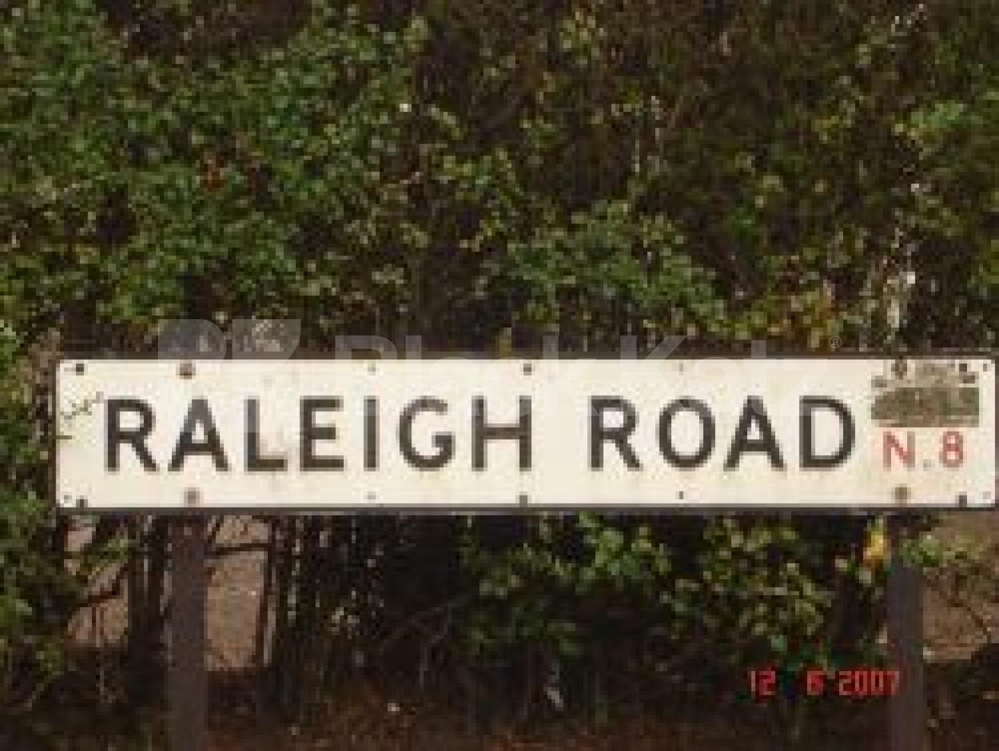 			LET!, Studio Apartment, 1 bath, 1 reception Studio			 Raleigh Road, TURNPIKE LANE